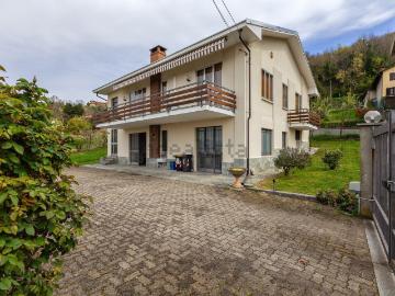 Case e ville in vendita di 240 m² in Via San Bernardo, 22