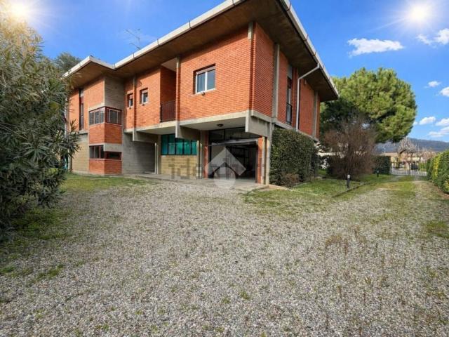 Case e ville in vendita di 240 m² in Via San Pietro, 82