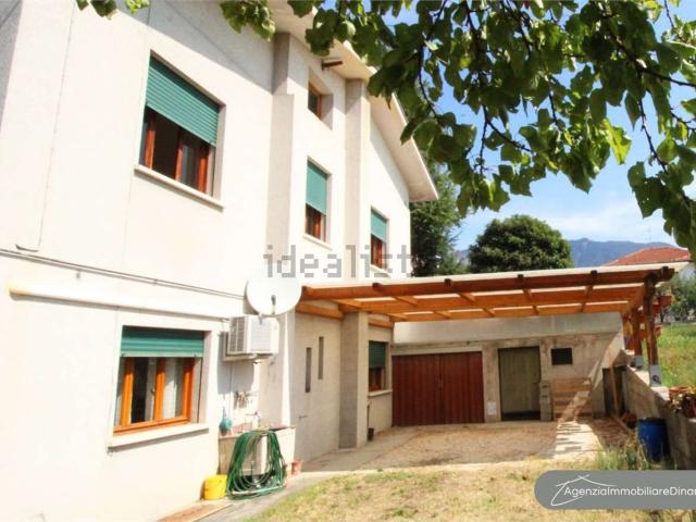 Case e ville in vendita di 240 m² in Via Pola