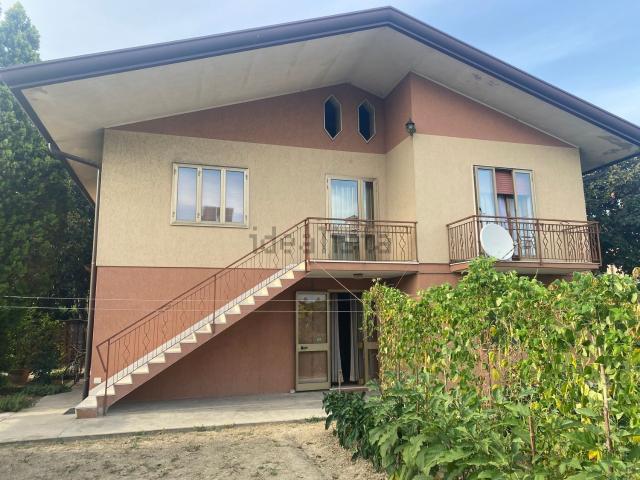 Case e ville in vendita di 240 m² in Via Porara