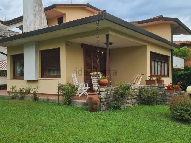 Case e ville in vendita di 240 m² in Via Palestro, 93