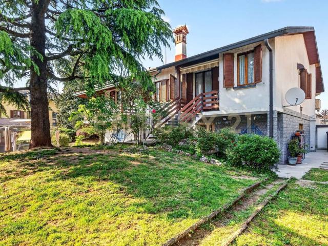Case e ville in vendita di 240 m² in Via Papa Luciani, 11