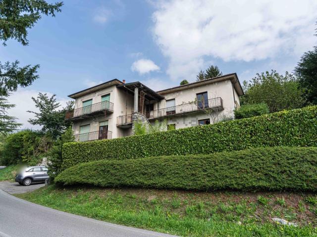 Case e ville in vendita di 240 m² in Via per Bellagio, 34