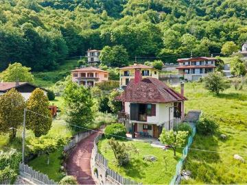 Case e ville in vendita di 240 m² in Via per la Grona, 104