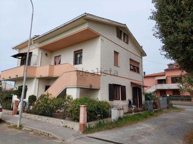Case e ville in vendita di 240 m² in Via per Rosignano