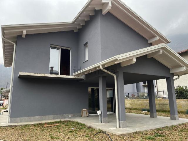 Case e ville in vendita di 240 m² in Via Pianazzo