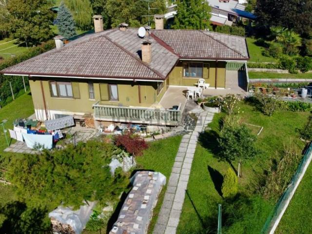 Case e ville in vendita di 240 m² in Via Piccola, 12