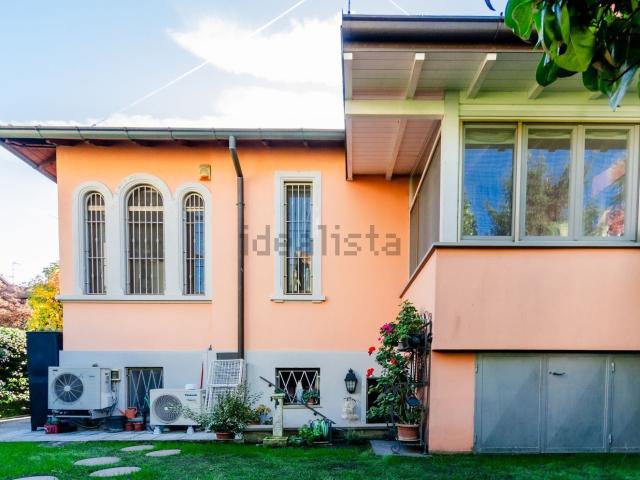Case e ville in vendita di 240 m² in Via Privata Bitonto