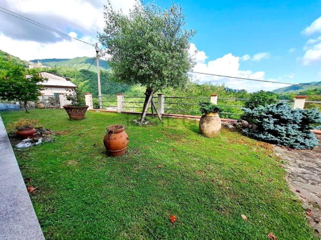 Case e ville in vendita di 240 m² in Via Quartaie