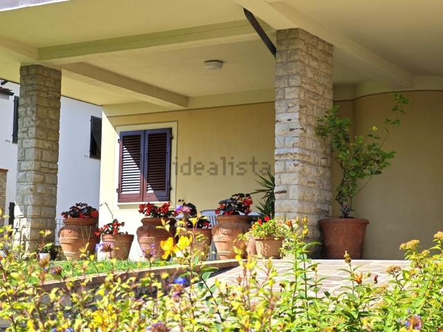 Case e ville in vendita di 240 m² in Via Roma