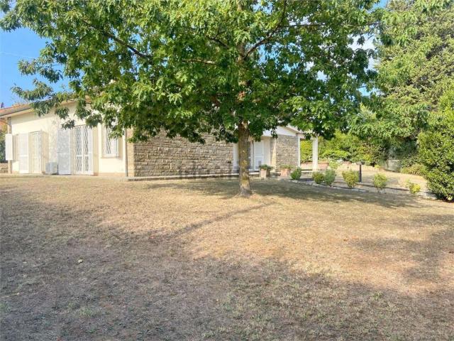 Case e ville in vendita di 240 m² in Via Redipuglia