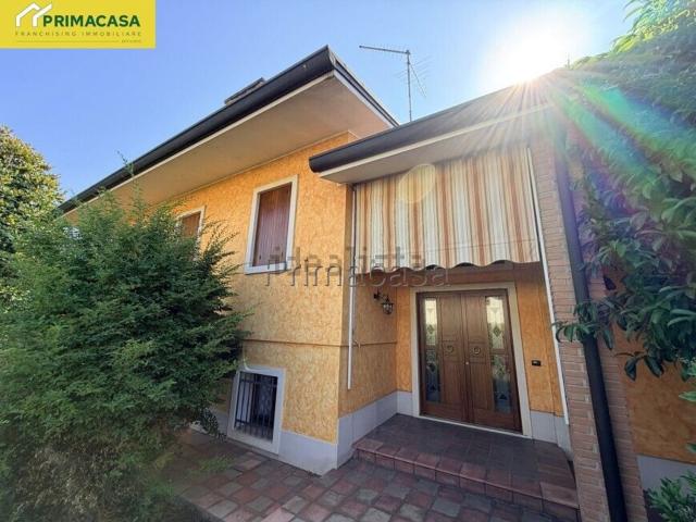 Case e ville in vendita di 240 m² in Via Respighi