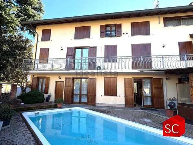 Case e ville in vendita di 240 m² in Via T. Olivelli
