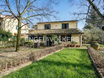Case e ville in vendita di 240 m² in Via Ubaldino Peruzzi
