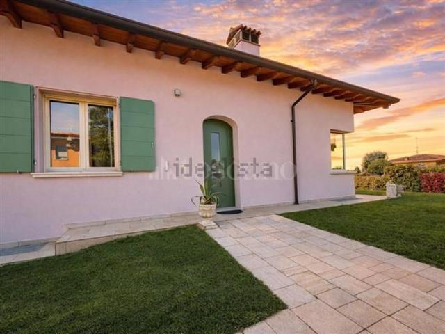Case e ville in vendita di 240 m² in Via Valle Scura