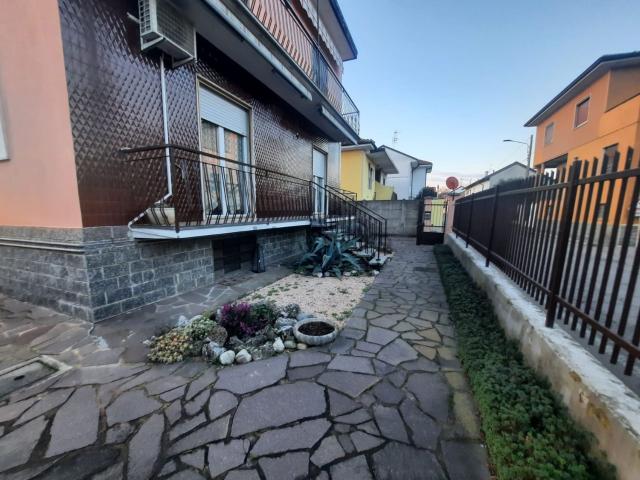 Case e ville in vendita di 240 m² in Via Valvassori