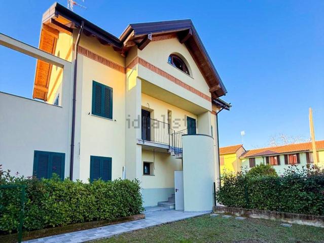 Case e ville in vendita di 240 m² in Via Velasca, 3
