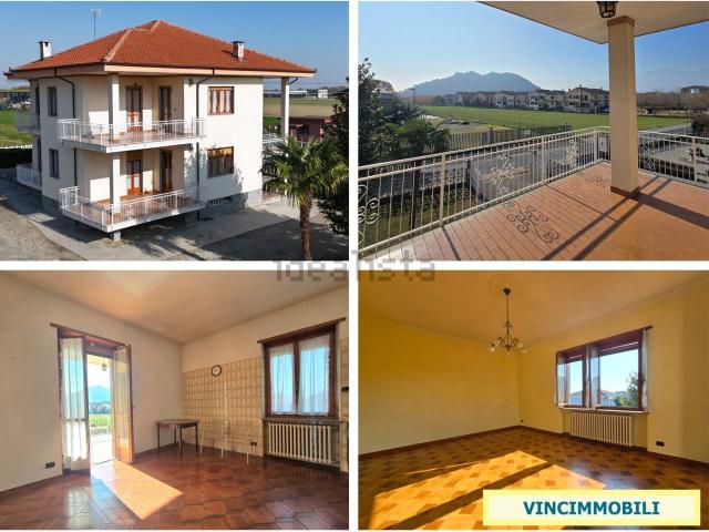 Case e ville in vendita di 240 m² in Via Verdi