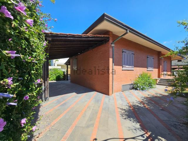 Case e ville in vendita di 240 m² in Via Vittorio Veneto
