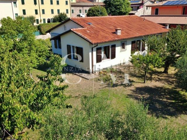 Case e ville in vendita di 240 m² in Via XXV Aprile, 2