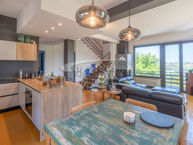 Case e ville in vendita di 240 m² in Viale Umberto I, 37