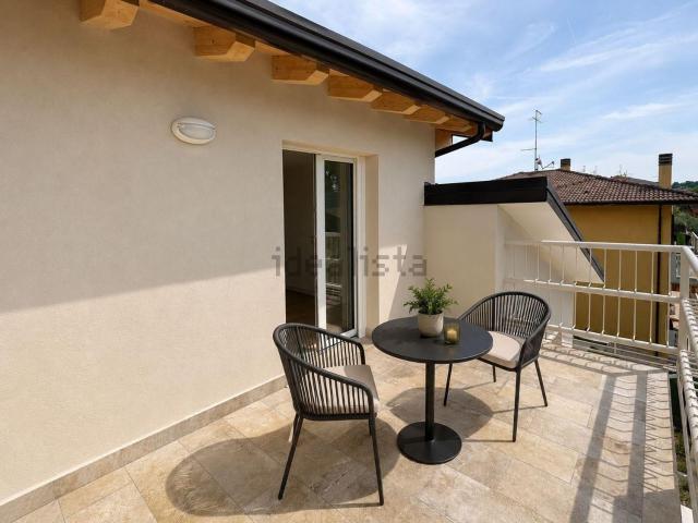 Case e ville in vendita di 240 m² in Viale della Resistenza, 22