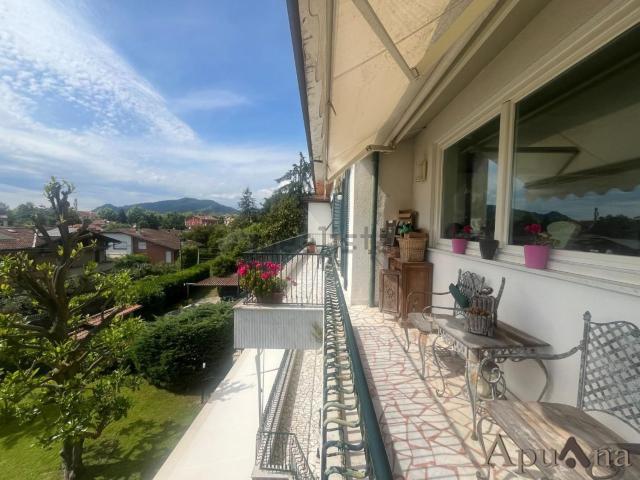 Case e ville in vendita di 240 m² in Viale Eugenio Chiesa, 21