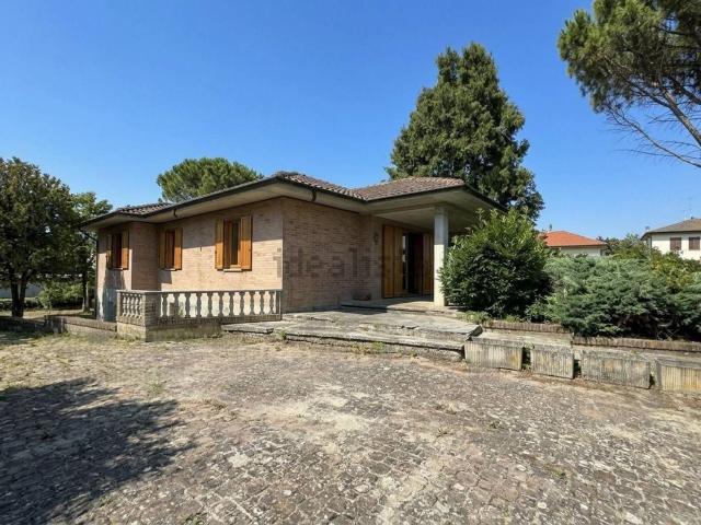 Case e ville in vendita di 240 m² in Viale Martiri della Libertà, 24