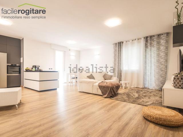 Case e ville in vendita di 240 m² in Via Palestrina