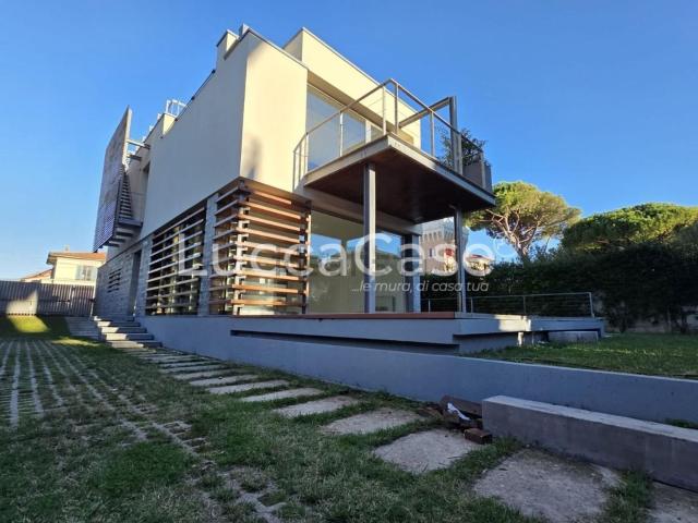 Case e ville in vendita di 240 m² in Viale Sergio Bernardini, 568