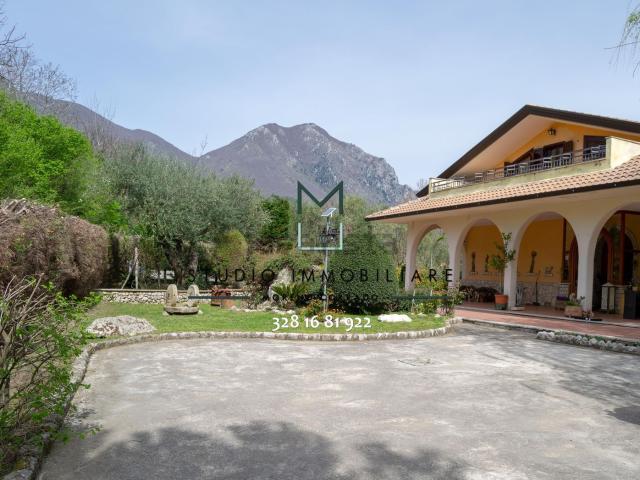 Case e ville in vendita di 240 m² in Contrada Utracchi, 29