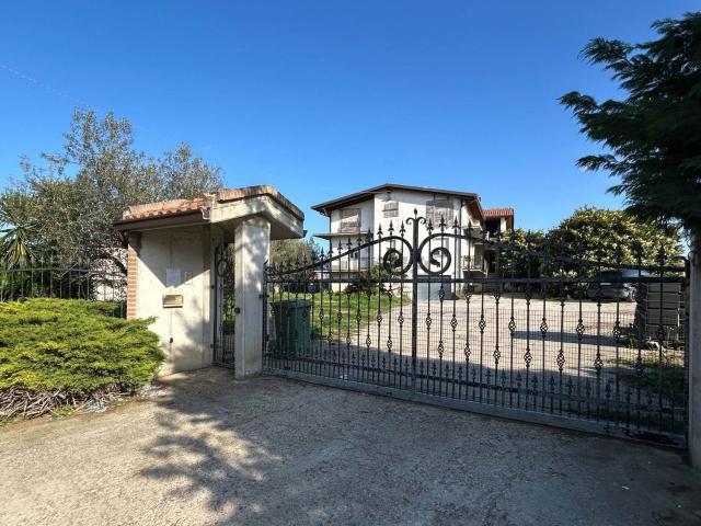 Case e ville in vendita di 240 m² in Contrada Iconicella, 295