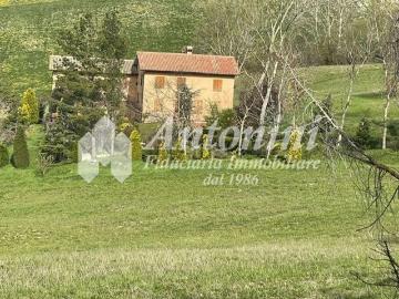 Case e ville in vendita di 240 m² in Frazione Sentino