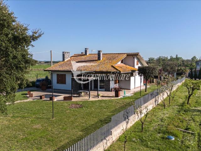 Case e ville in vendita di 240 m² in Località Bertoni