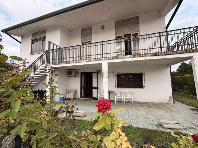 Case e ville in vendita di 240 m² in Piazza Guglielmo Marconi, 97