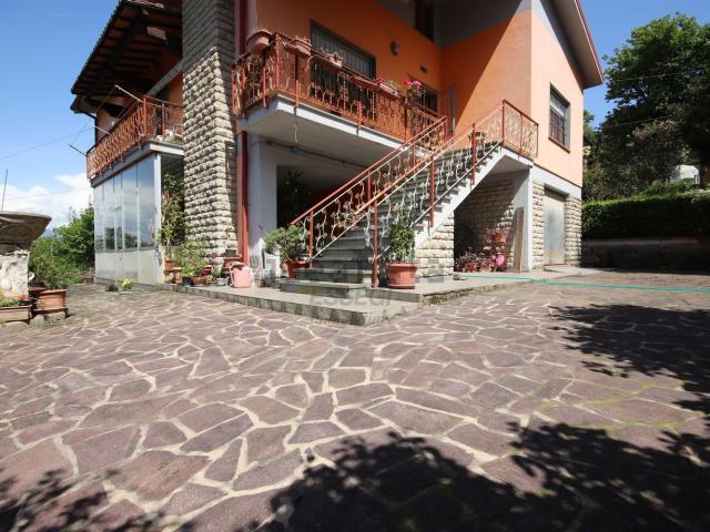 Case e ville in vendita di 240 m² in Strada Comunale Generale Carlo Alberto dalla Chiesa, 83