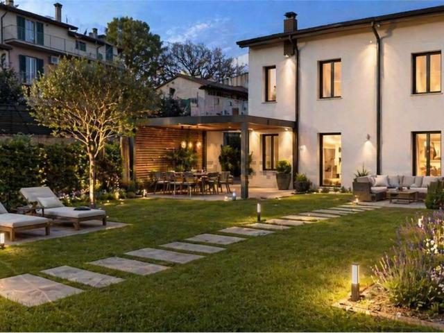 Case e ville in vendita di 240 m² in Strada del Borghetto, 10