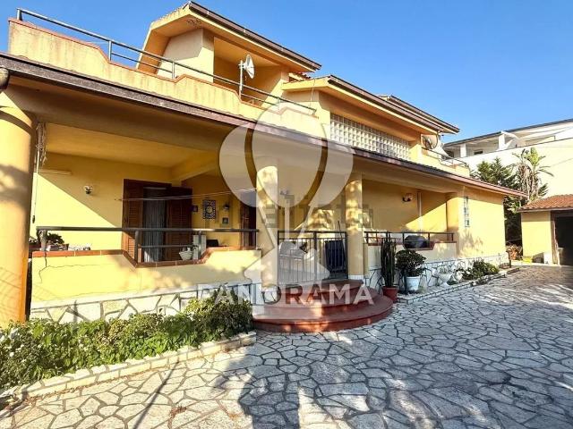Case e ville in vendita di 240 m² in Strada Provinciale 17, 17
