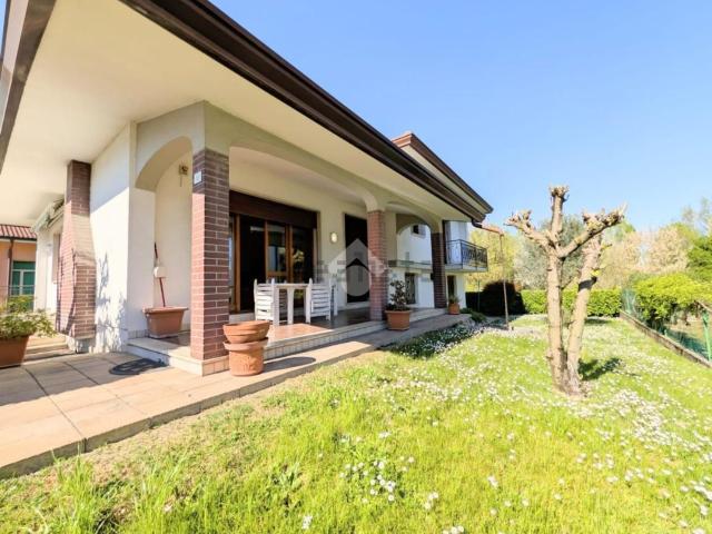 Case e ville in vendita di 241 m² in Via Asiago, 12