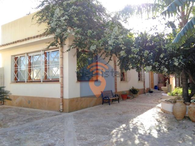 Case e ville in vendita di 241 m² in Via del Mediterraneo, 9