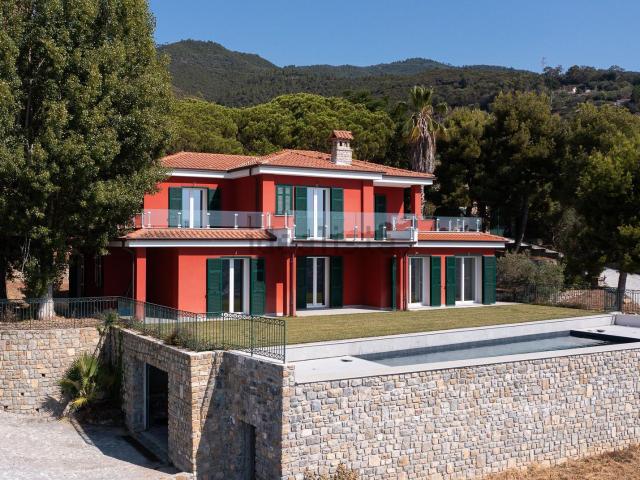 Case e ville in vendita di 241 m² in Strada noci, 119