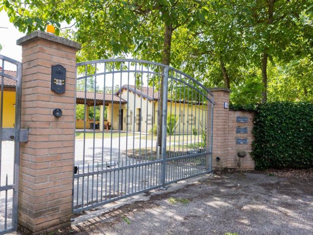 Case e ville in vendita di 242 m²