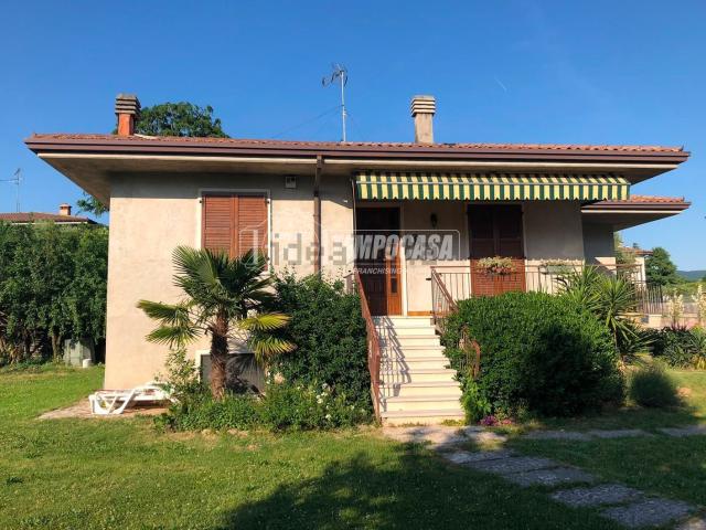 Case e ville in vendita di 242 m² in Via Don Carlo Gnocchi, 22