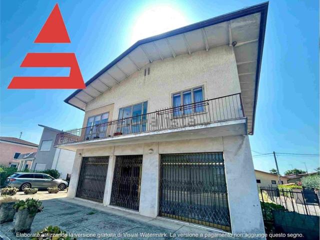 Case e ville in vendita di 242 m²