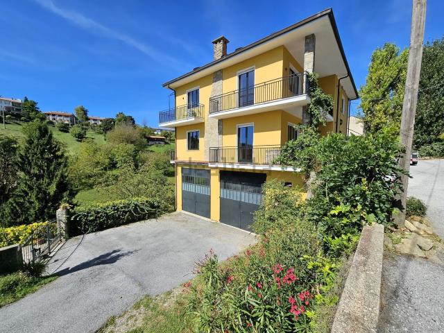 Case e ville in vendita di 242 m² in Via Belbo, 12