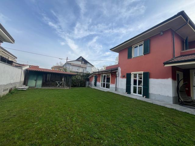 Case e ville in vendita di 242 m² in Via Fiume, 32