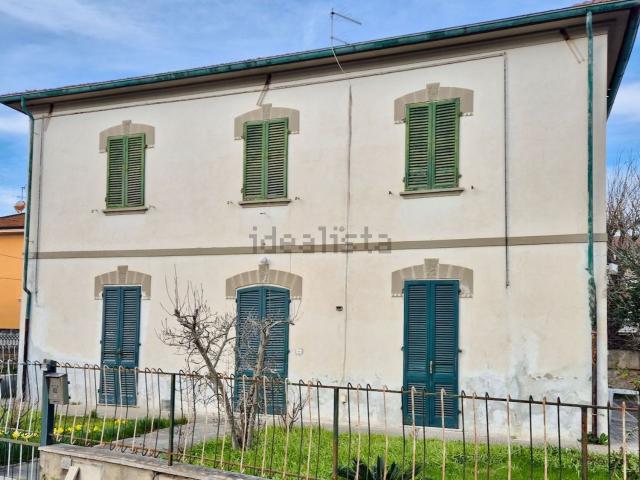 Case e ville in vendita di 242 m² in Via Rodolfo Berretta
