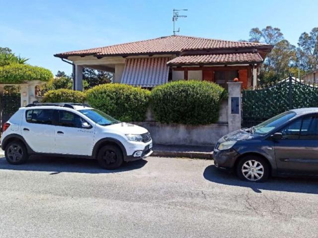 Case e ville in vendita di 242 m² in Via Vivaldi