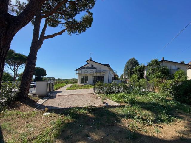 Case e ville in vendita di 242 m² in Viale Mestre, 2