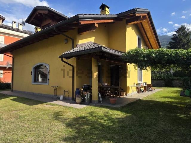 Case e ville in vendita di 242 m² in Frazione Pont Suaz, 132